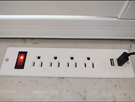 4 LEAF USB power strip ideal for conference desks and shared spaces.