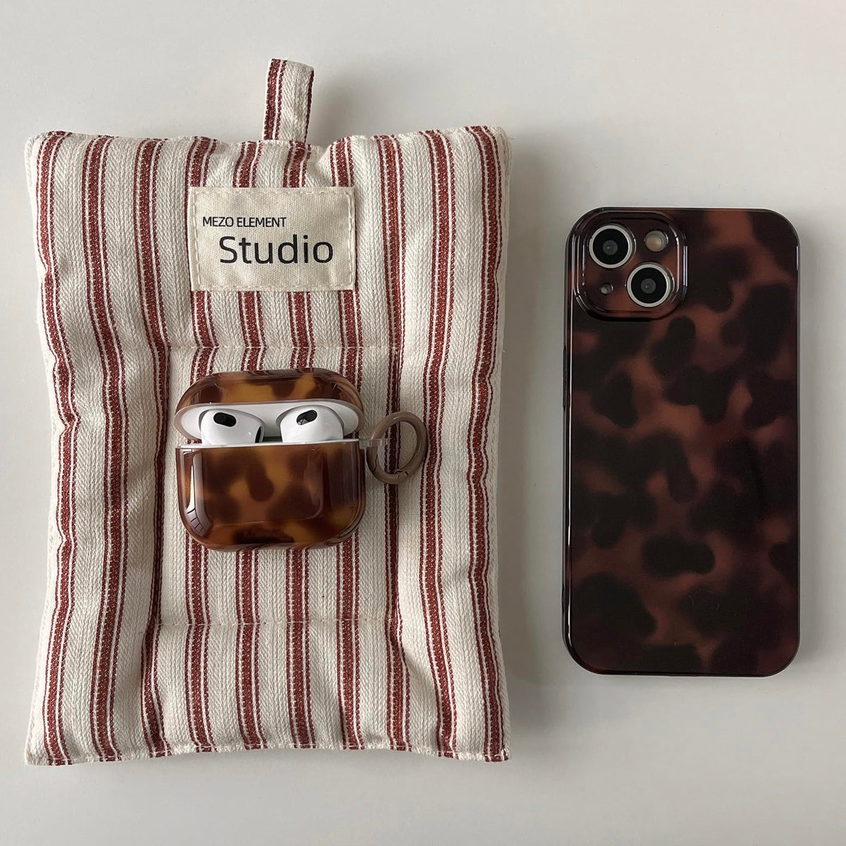 Aaknhen AirPods case offering 360-degree protection