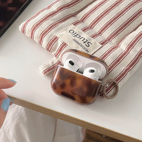 Aaknhen durable silicone AirPods case resists scratches and bumps