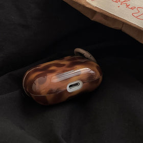 Aaknhen AirPods case supports wireless charging without removing case