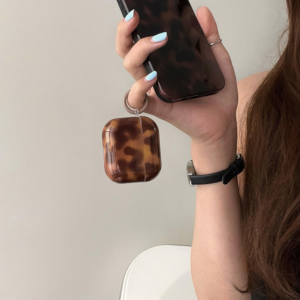 Aaknhen brown tortoise silicone case provides durable, impact-resistant cover.