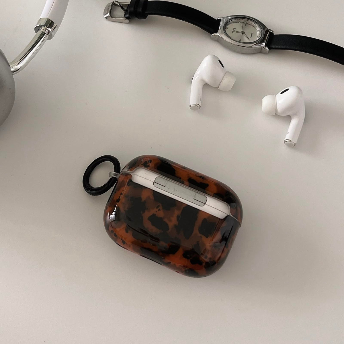 aaknhen durable silicone AirPods case, soft touch feel and impact resistance
