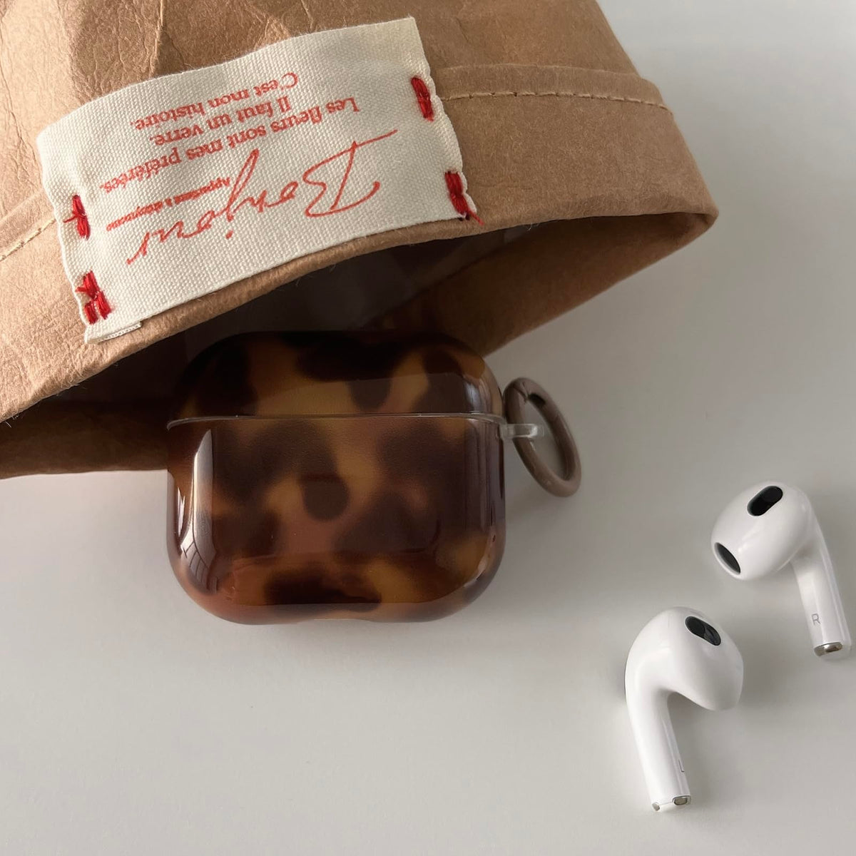 Aaknhen full-body protection case guards AirPods from scratches.