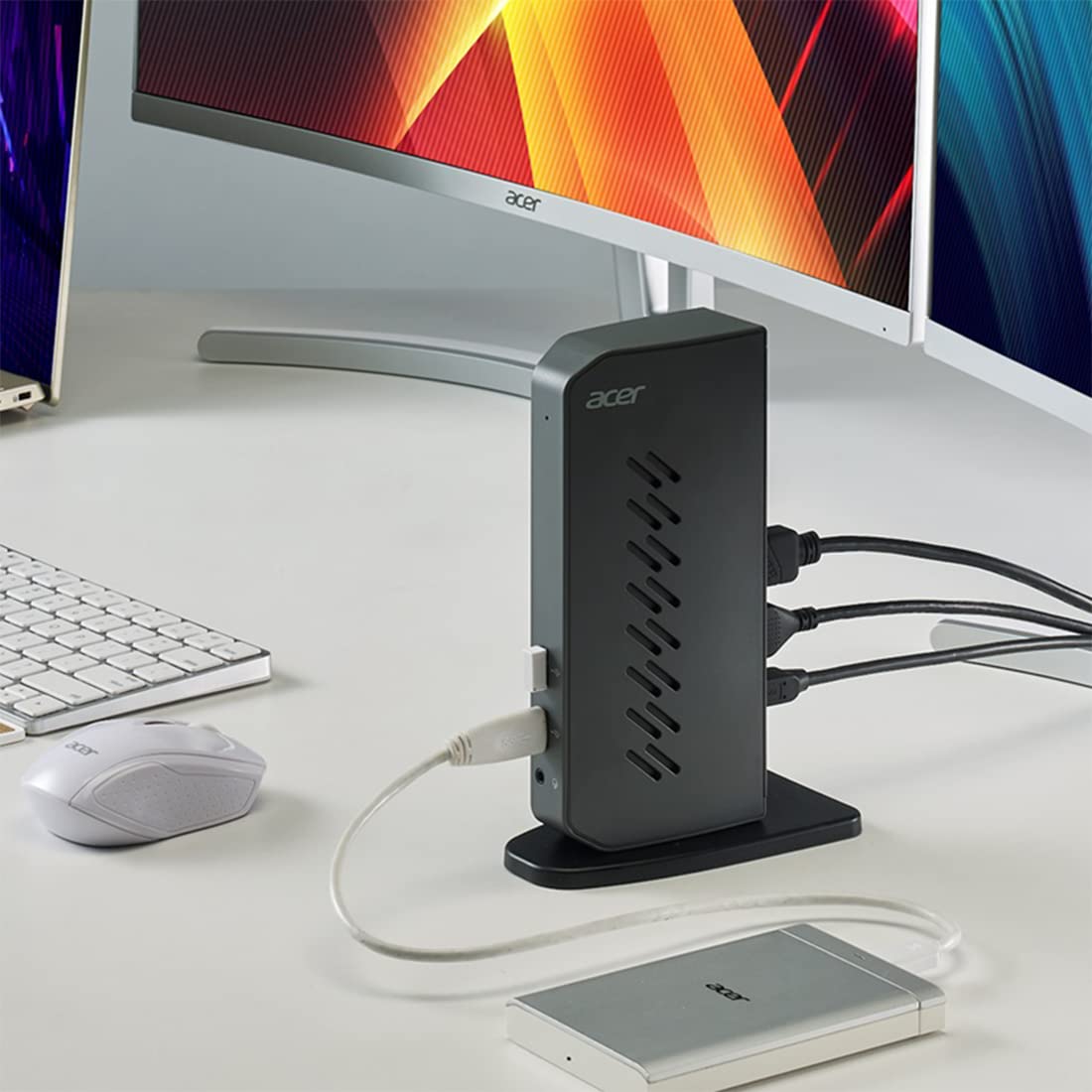 Acer U301 front USB 3.1 Gen1 and USB 2.0 ports for peripherals