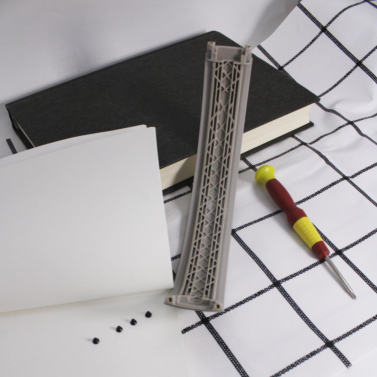 Installation tutorial visuals included to guide a smooth repair.