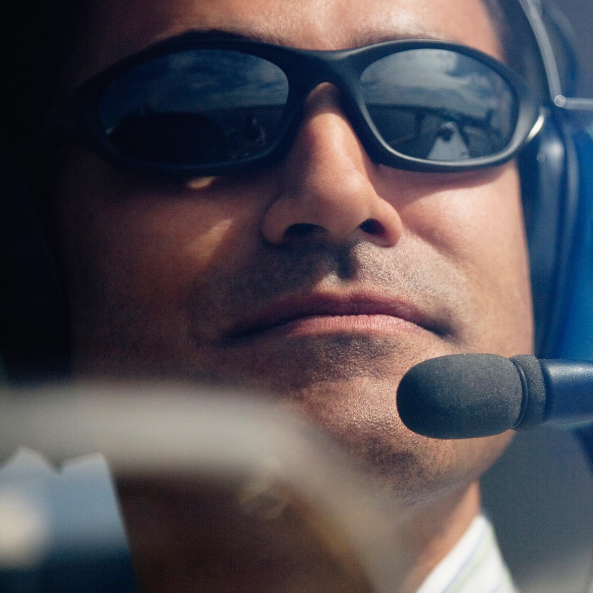 AIRVOICE earpads provide soft, skin-friendly comfort