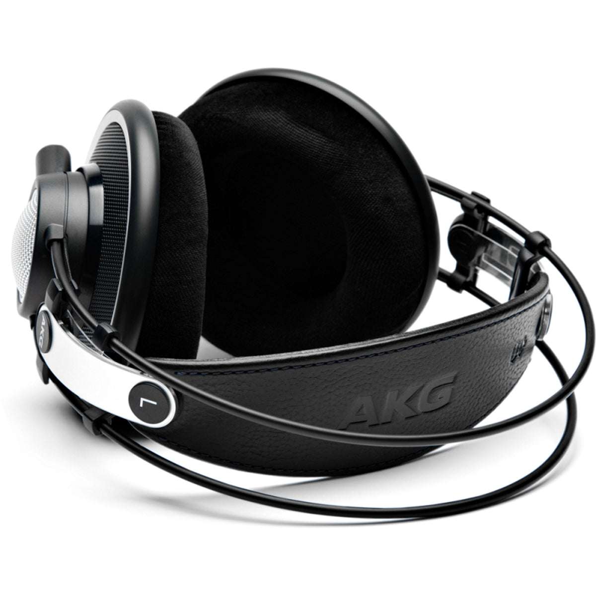 AKG K702 detachable cable allows quick upgrades and replacements