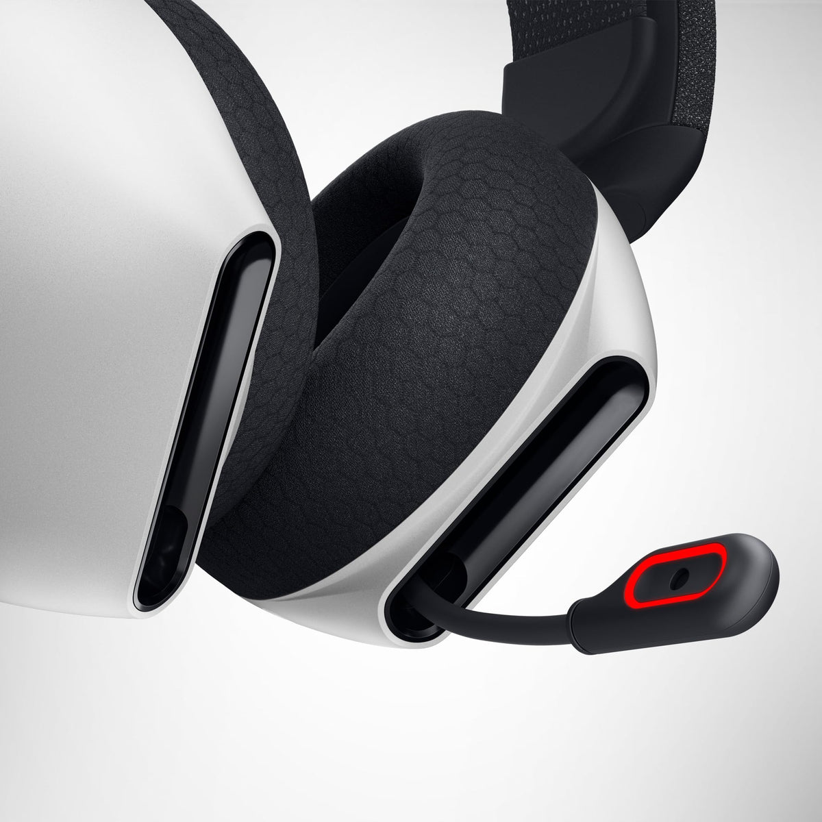 Alienware wired 3.5mm option preserves audio when battery runs low.