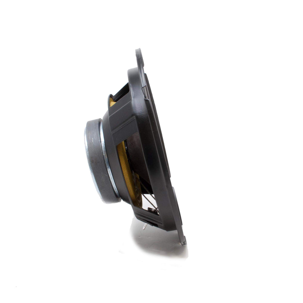 Alpine SXE-1751S tweeter detail highlighting neodymium magnet for crisp highs