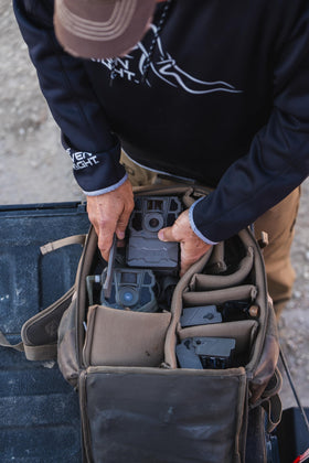 Durable 600D polyester construction supports rugged field use.