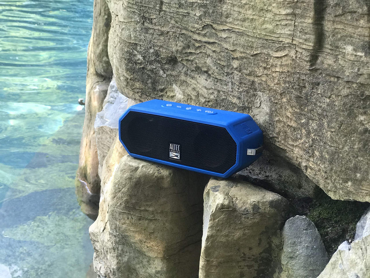 Altec Lansing LifeJacket H2O 4 built-in microphone for clear calls