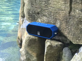 Altec Lansing LifeJacket H2O 4 built-in microphone for clear calls