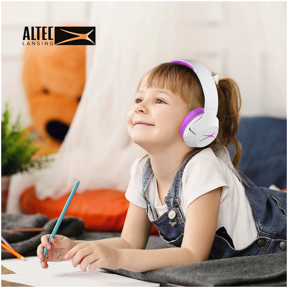 Altec Lansing wet surface demo showing IPX4 sweatproof durability