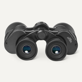Amazon Basics eyecups and focus wheel detail for comfortable adjustments