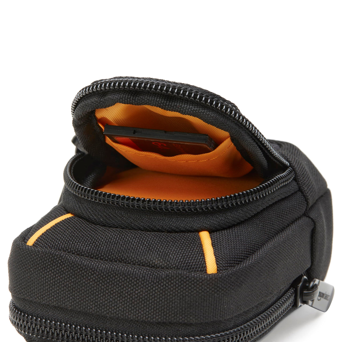 Amazon Basics belt loop provides quick access during outdoor shoots.