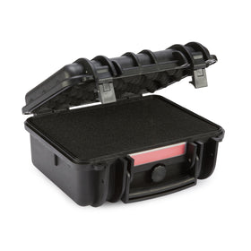 Amazon Basics handle and latch detail enabling easy transport
