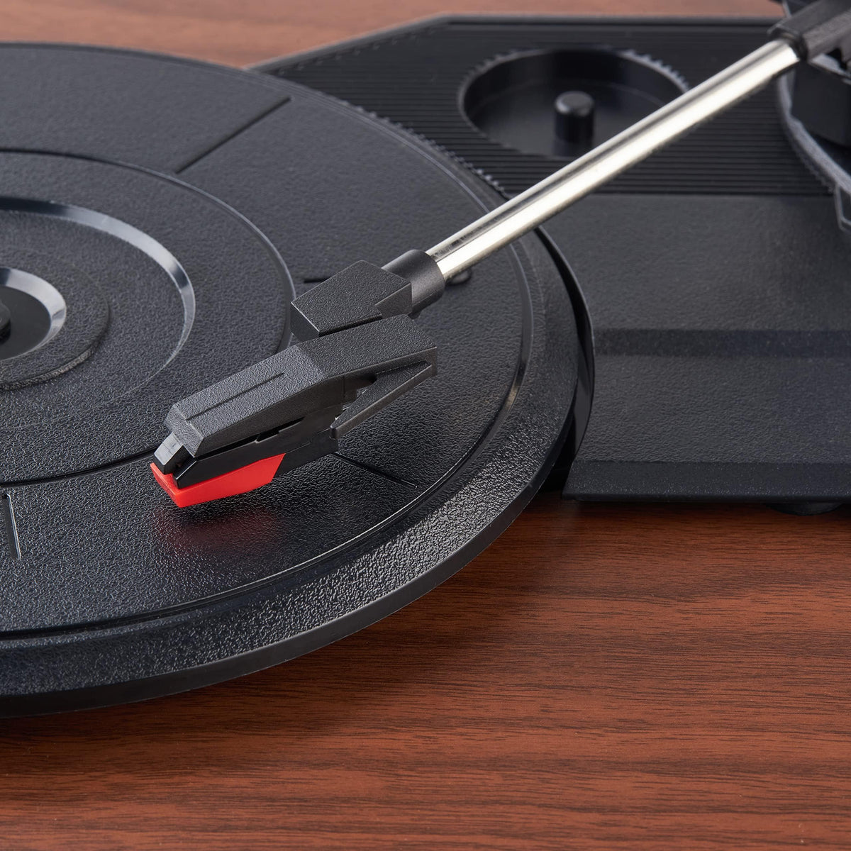 Amazon Basics connection options include RCA, headphone, and aux input for flexible setups
