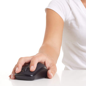 Amazon Basics wireless mouse in black with ergonomic, desk-friendly look