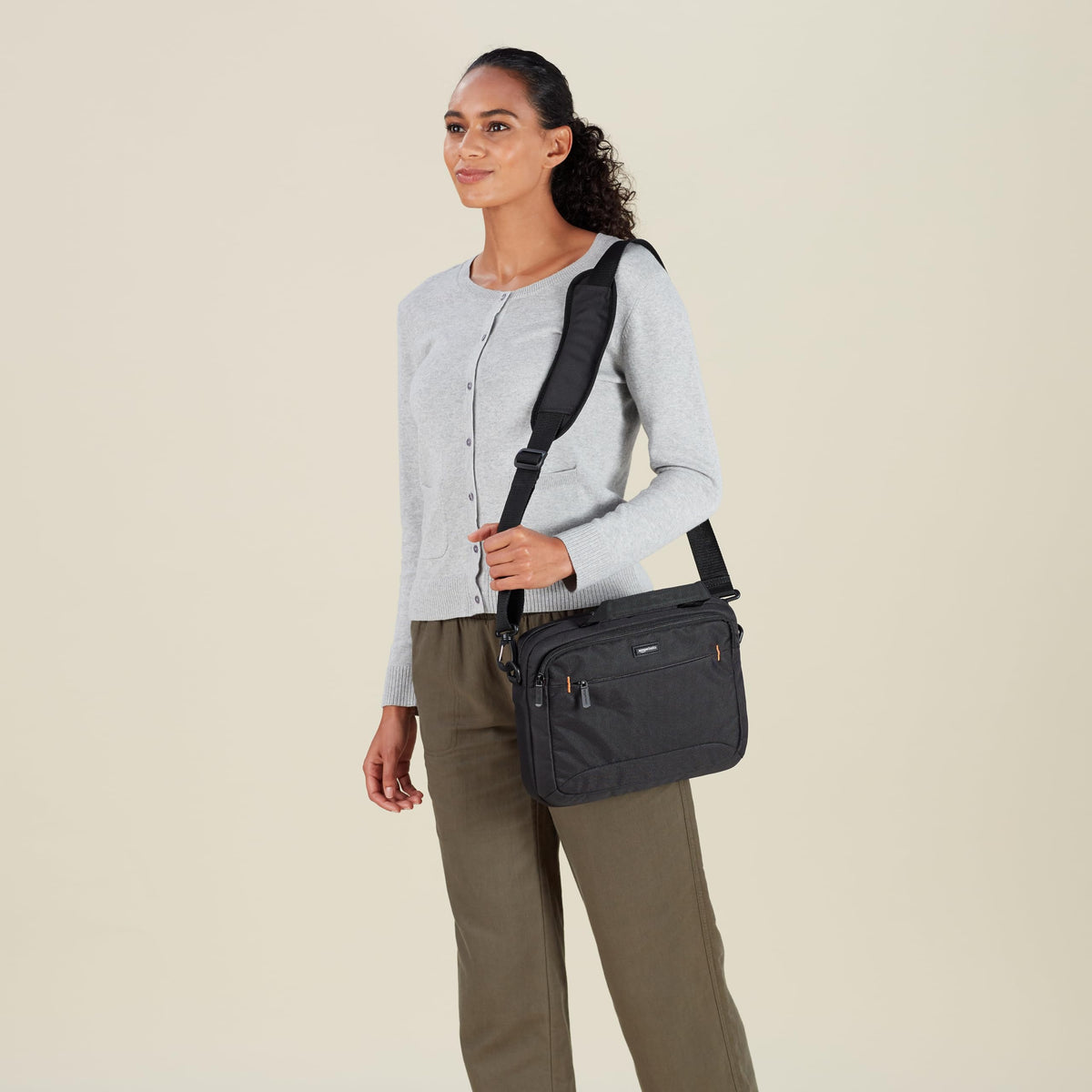 Amazon Basics bag with removable shoulder strap enables versatile carrying.