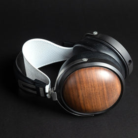 Breathable mesh design of the Apos Capra strap improving airflow.