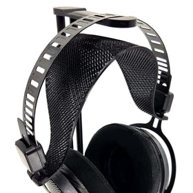 Apos Capra strap installed on headphones showing reduced pressure and secure fit.