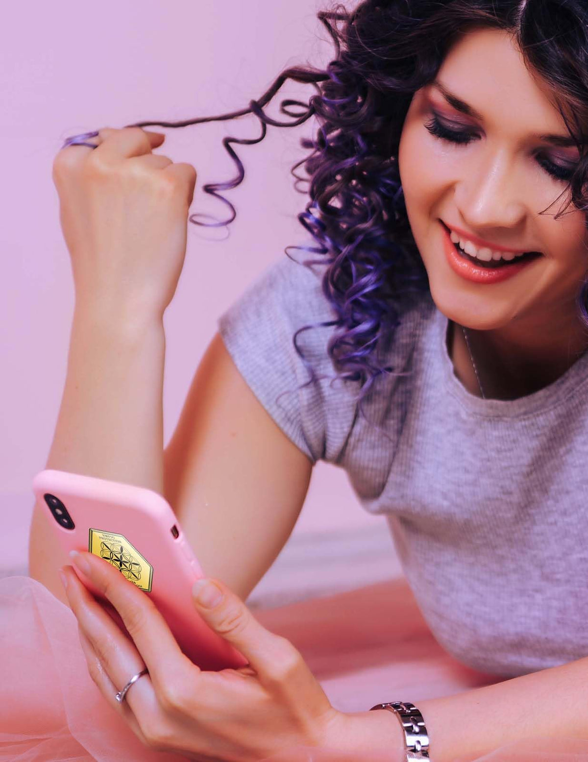 Arila gold device sticker for all devices, easy application on phones and laptops