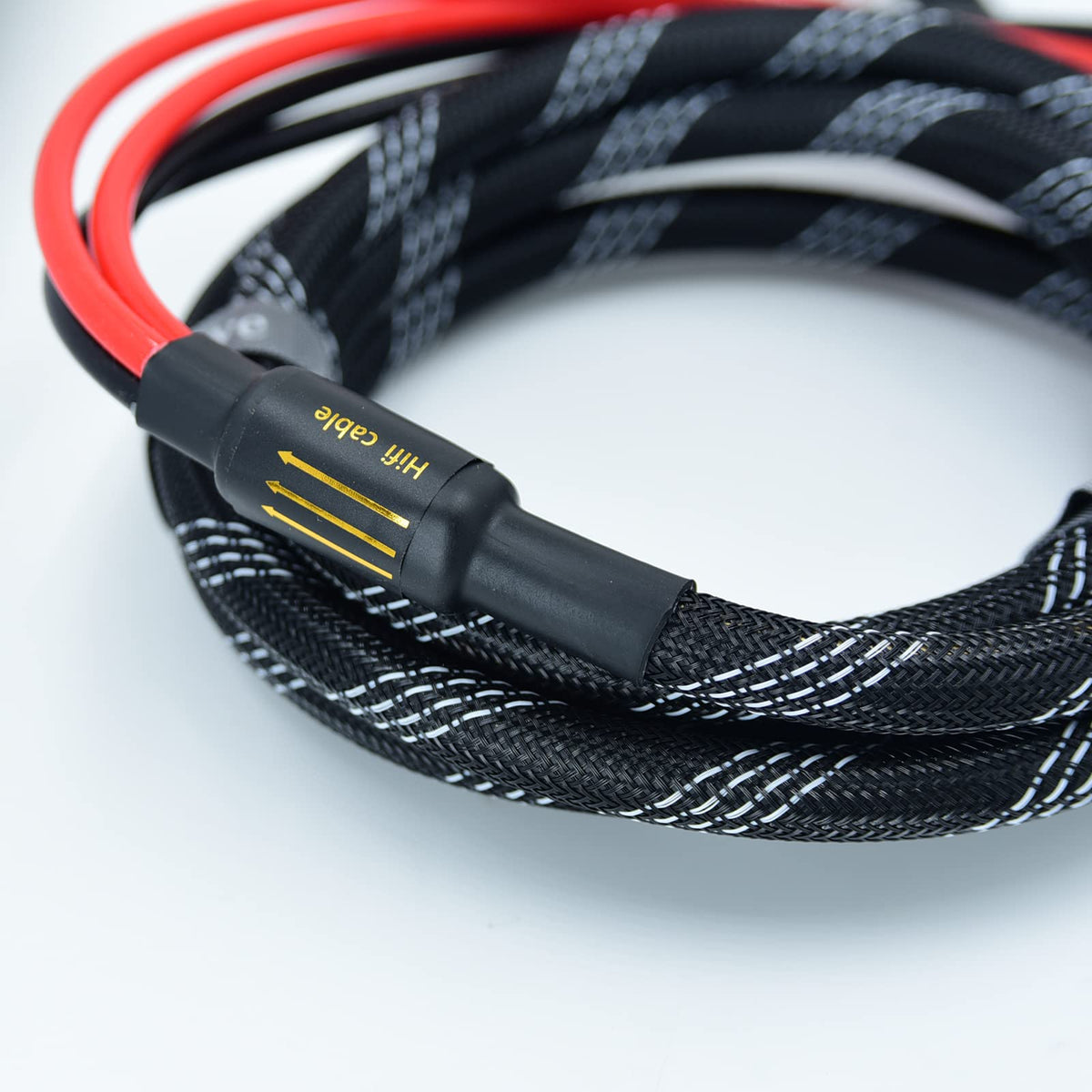 Arklove tensile-durable cable resists bending and dragging on stage.