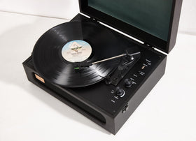 Arkrocket Coryphaeus built-in stereo speakers deliver room-filling audio