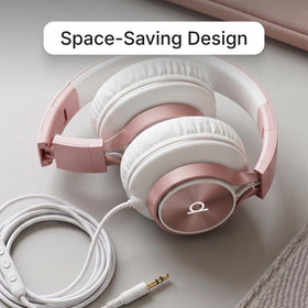 Artix CL750 cable and 3.5mm jack illustrating plug-and-play convenience