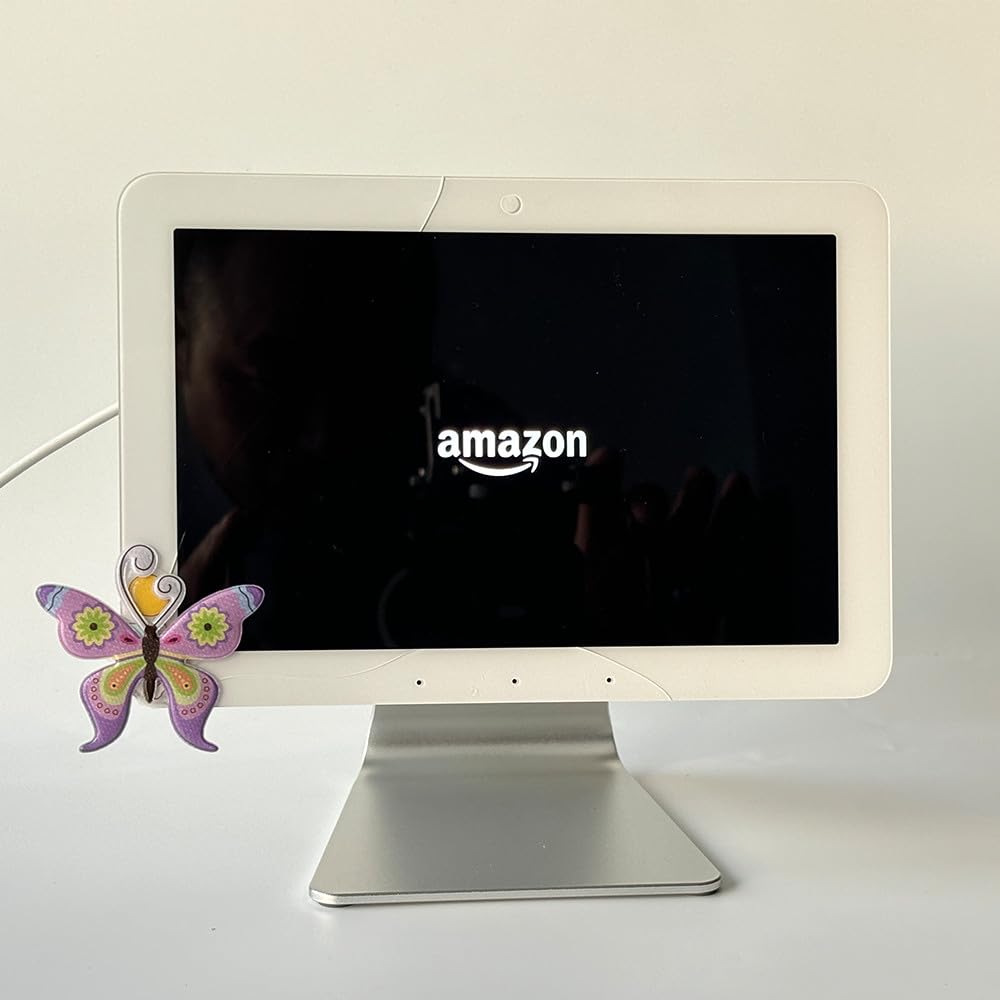 ATOPHK Ech_ooo Hub stand placed in living room for media and calls