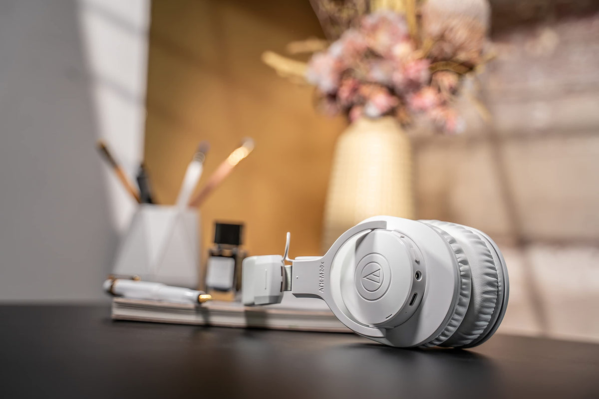 Audio-Technica ATH-M20xBTWH multipoint pairing connects to two devices at once
