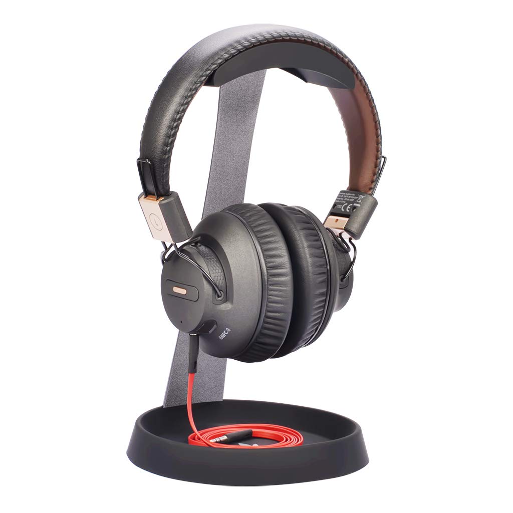Avantree HS102 metal base with silicone pad keeps headphones organized.