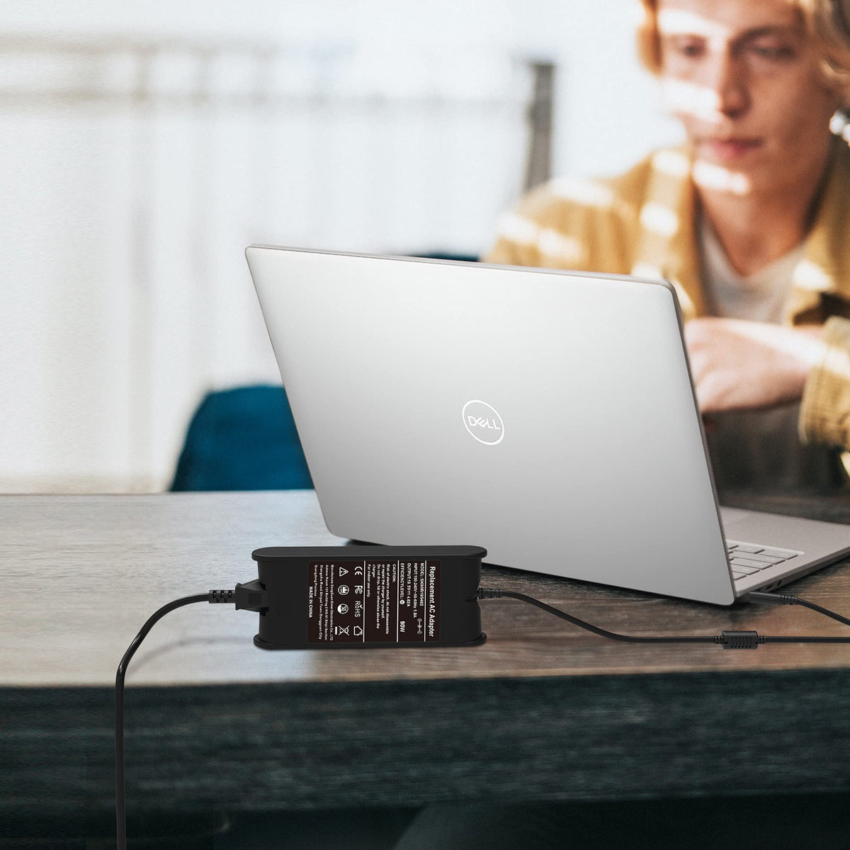 AYKLCZUU Latitude E6430 fit ensures a steady power supply.