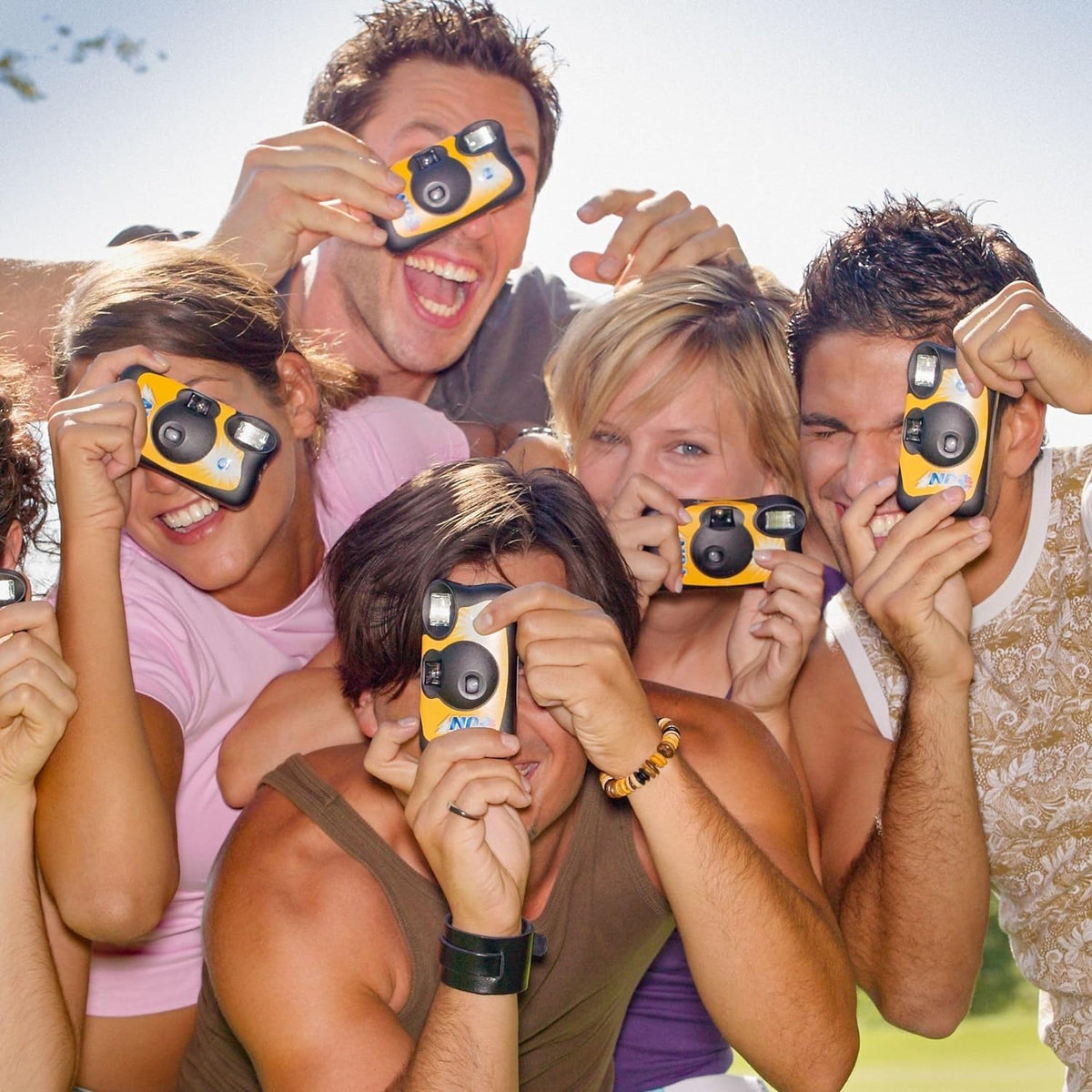 Balveli travel-friendly bundle demonstrates portable, pocket-ready photography.