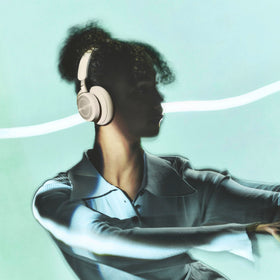 Bang & Olufsen Beoplay HX four microphones for clearer calls
