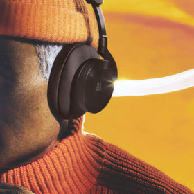 Beoplay H95 Bluetooth 5.1 connection ensures stable wireless pairing.