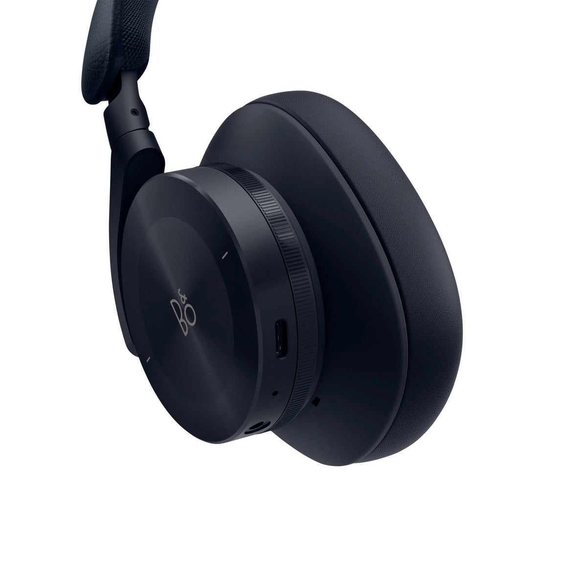 Beoplay H95 long battery life supports hours of listening away from outlets.