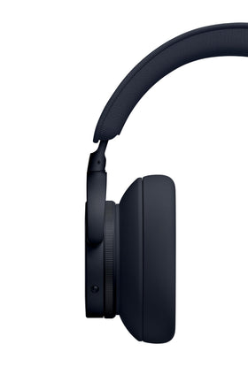 Beoplay H95 premium materials and craftsmanship highlight luxury design.