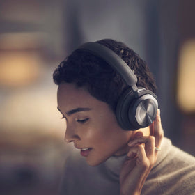 Beoplay HX hybrid ANC helps reduce background noise for focused listening.