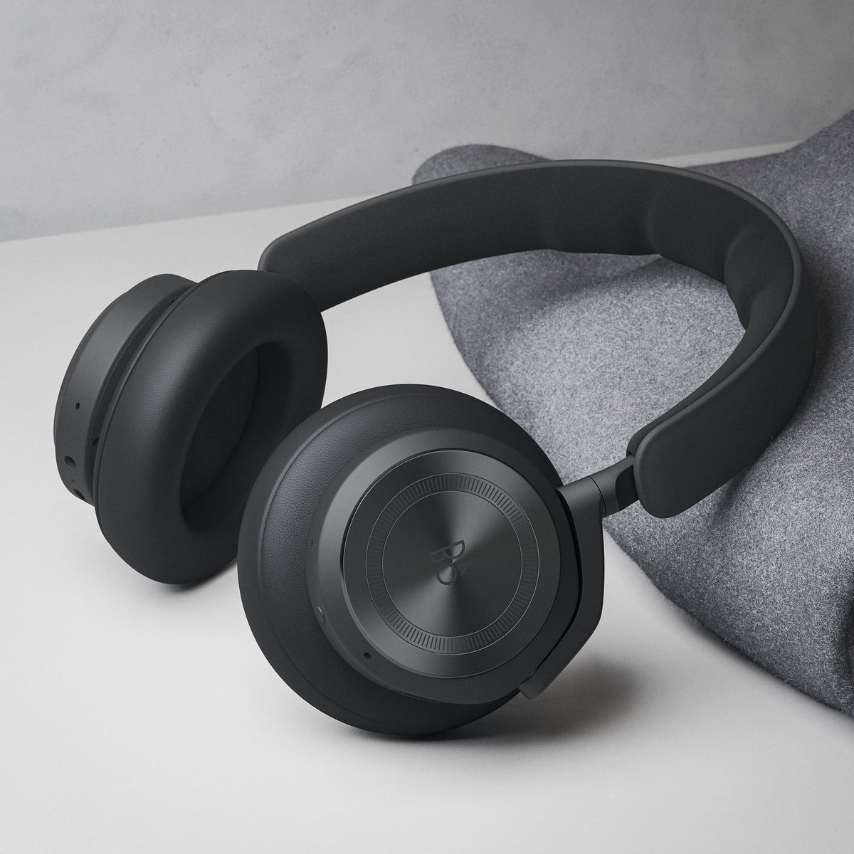 Beoplay HX Bluetooth 5.1 connection provides fast, stable pairing with devices.