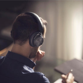 Beoplay HX replaceable earcups extend usability and easy cleaning.