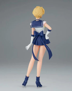 Banpresto Super Sailor Uranus scale comparison with hand demonstrates 9.1-inch size