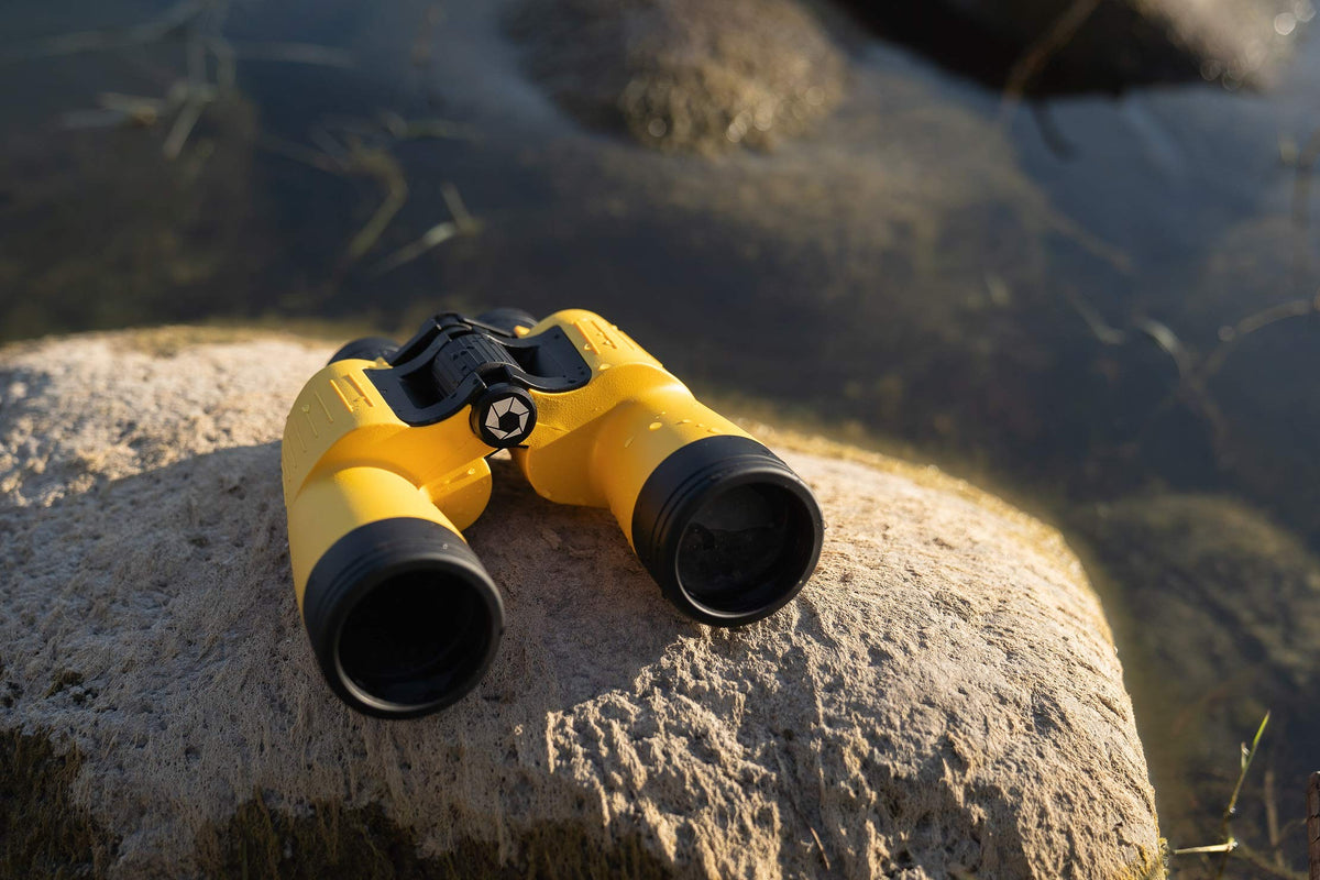 Bak-4 Porro prisms inside Barska Floatmaster provide crisp nautical views