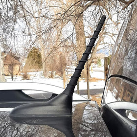 BASIKER 7-inch antenna on Grand Cherokee enhances radio clarity and stability.