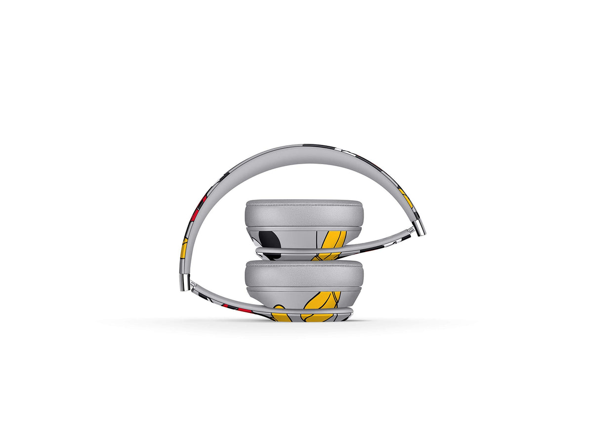 Beats Solo3 Mickey 90 Edition on-ear controls enable quick calls and Siri access.