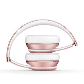 Beats Solo3 Rose Gold on-ear fit demonstrating comfortable listening for daily use
