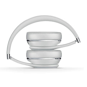 Beats Solo3 satin silver folded-compact design, ideal for travel.