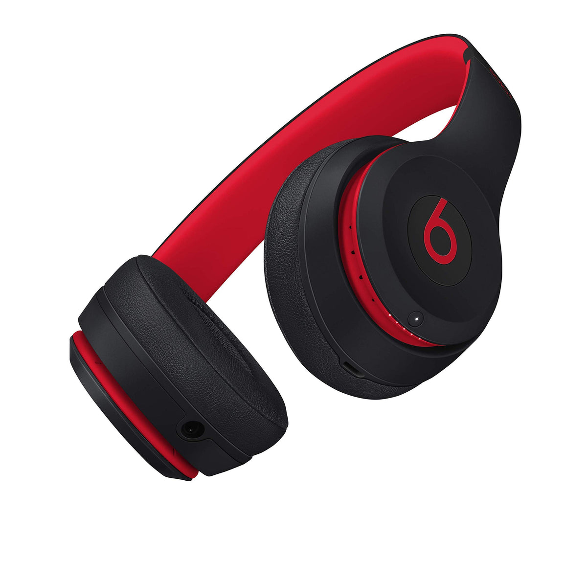 Beats Solo3 Wireless on-ear controls close-up for easy music and calls.