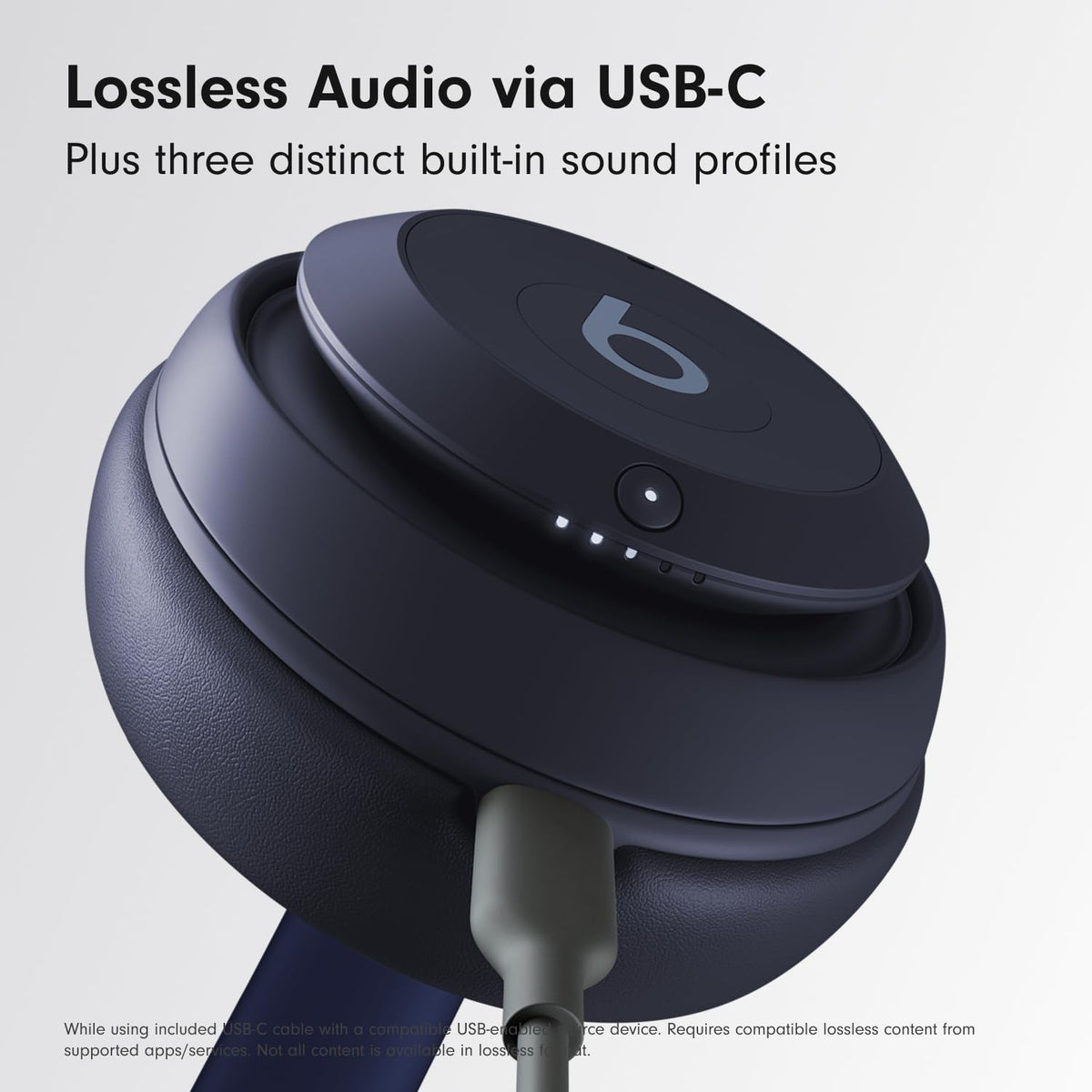 Beats Studio Pro battery indicator highlighting up to 40 hours of playback.