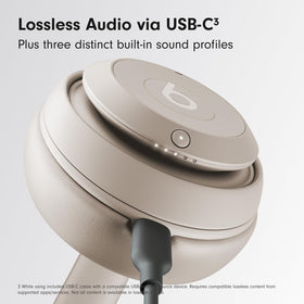Beats Studio Pro included accessories: USB-C cable, 3.5mm cable, case.